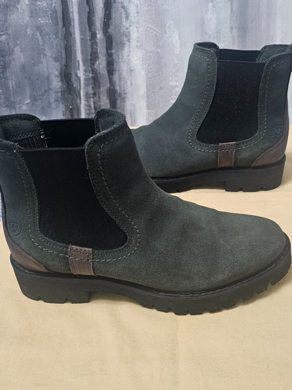Ariat Ladies Wexford Lug Waterproof Forest Night Suede Chelsea Boots - Size 9B - Picture 4 of 9